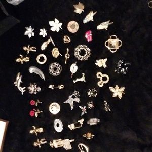 Vintage Lot Of 42 Brooches Avon Pat Hudson AA1 And More Excellent Condition